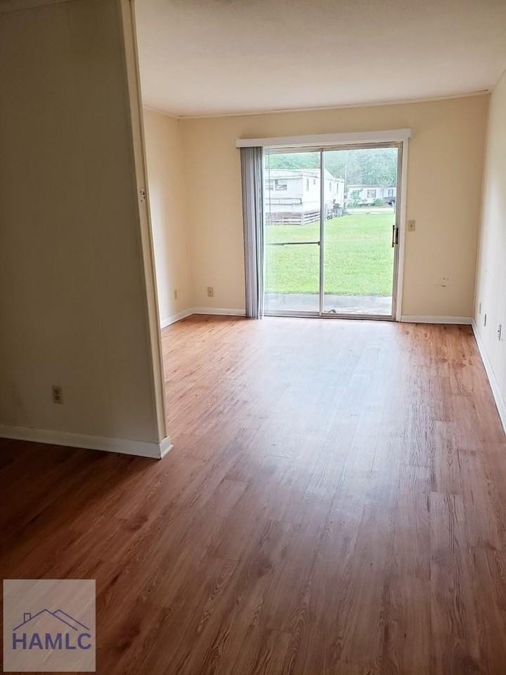 989 Live Oak Dr - Photo 3 of 13