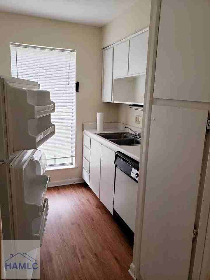 989 Live Oak Dr - Photo 5 of 13