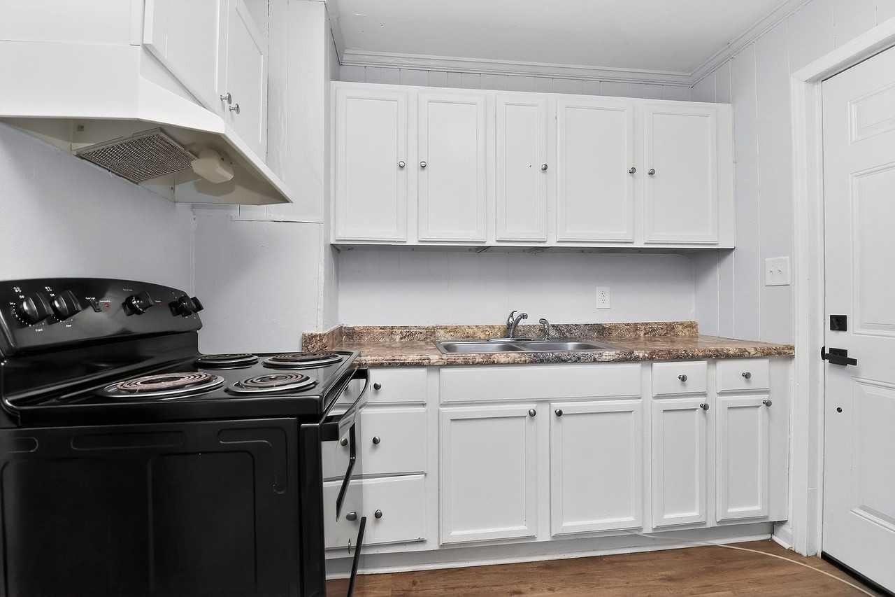 1448A Anderson St - Photo 5 of 15