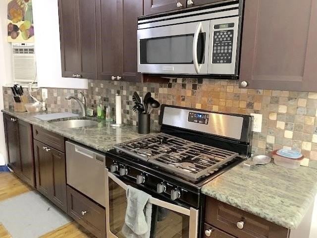 228 1st St #1B - Photo 3 of 9