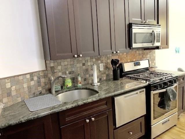 228 1st St #1B - Photo 4 of 9