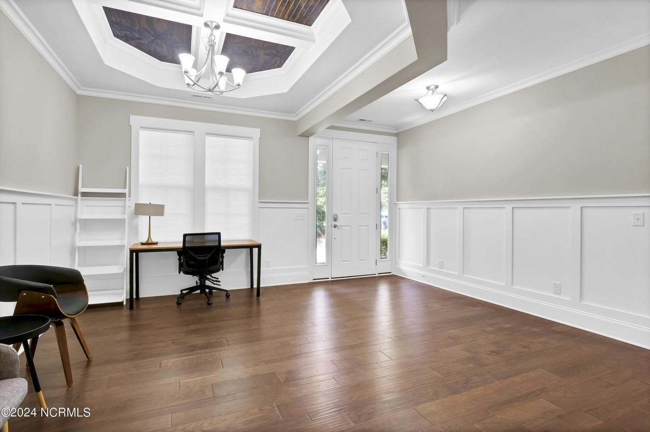 8820 Fazio Dr - Photo 3 of 31