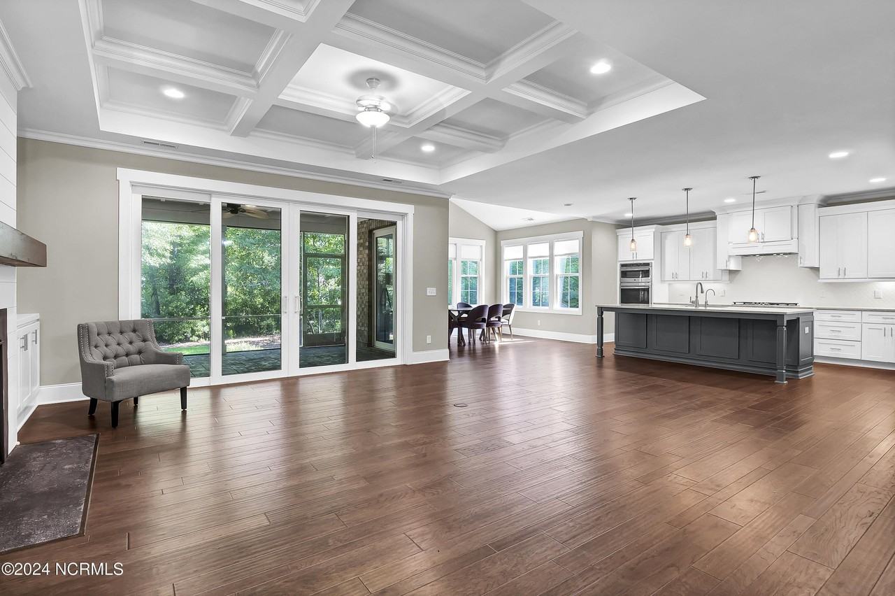 8820 Fazio Dr - Photo 5 of 31