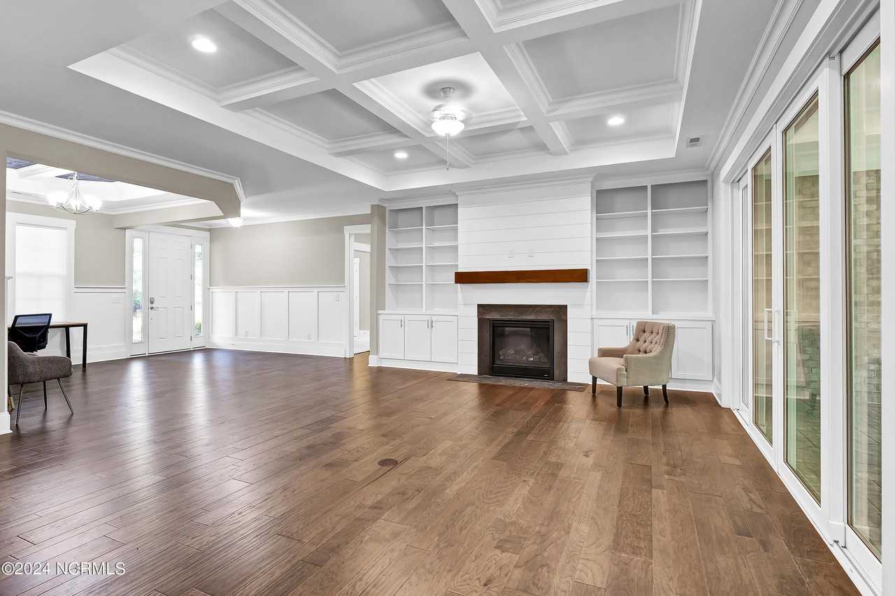 8820 Fazio Dr - Photo 7 of 31