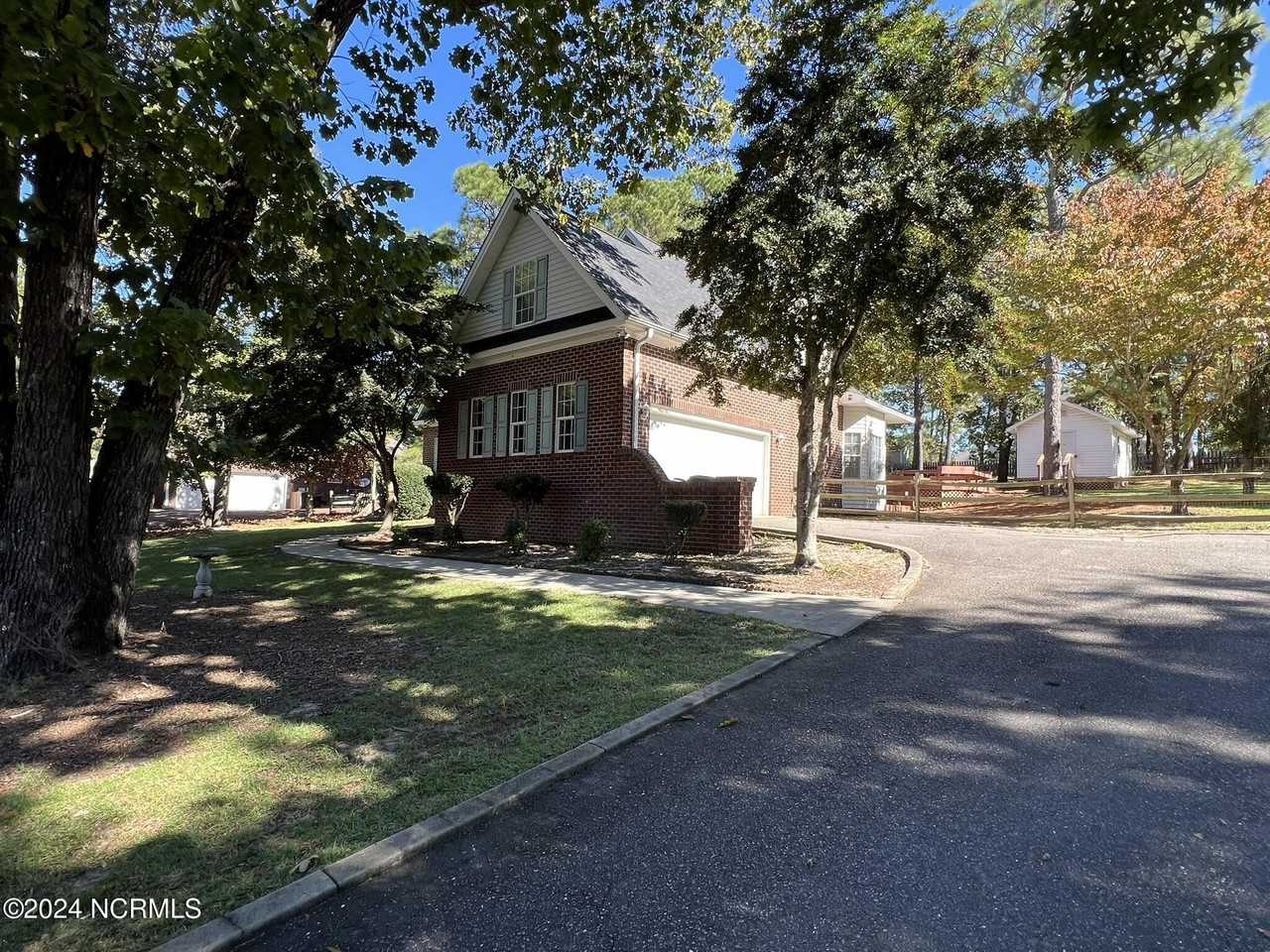 8 Princess Gate Rd - Photo 6 of 50