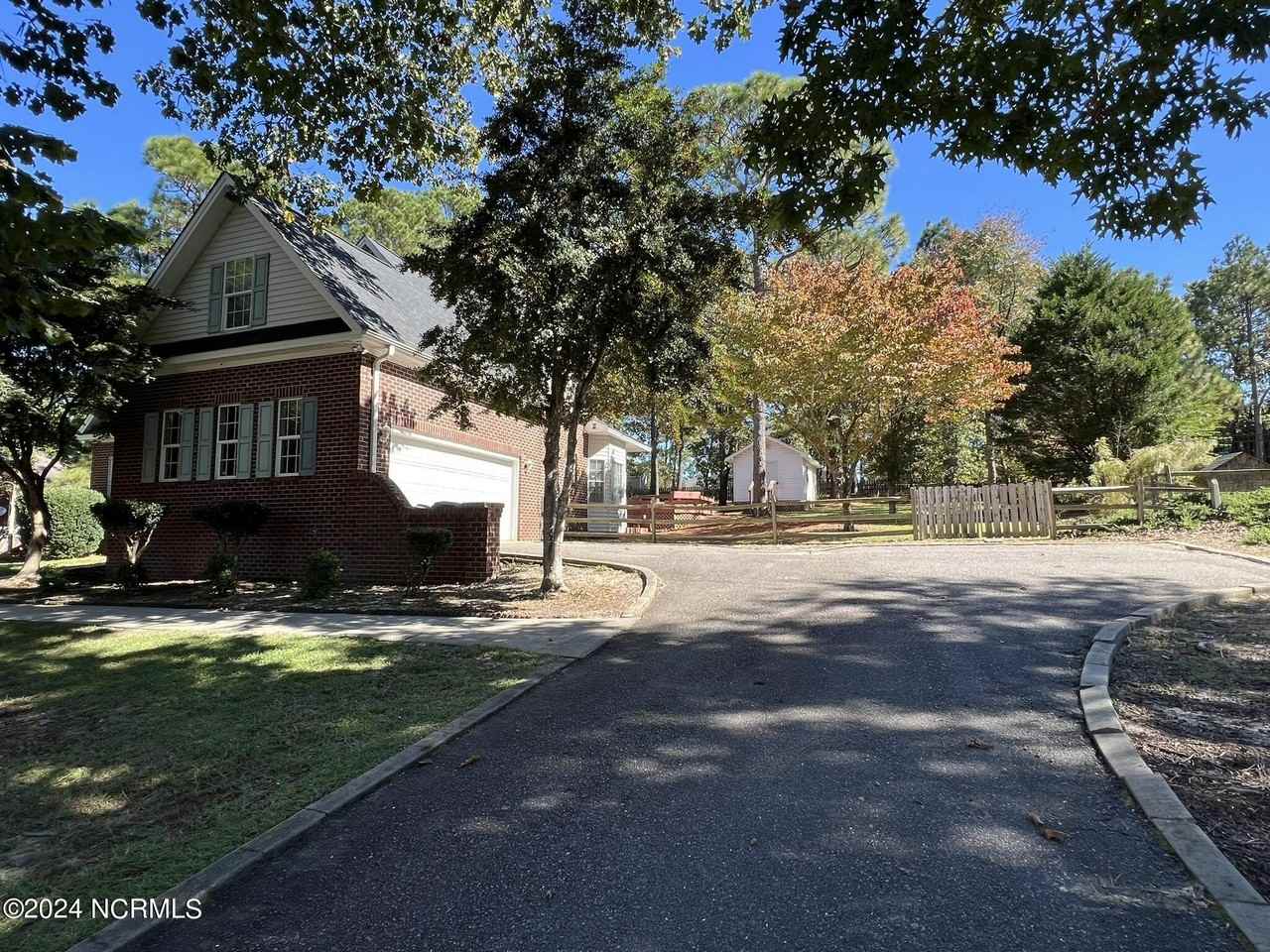 8 Princess Gate Rd - Photo 7 of 50