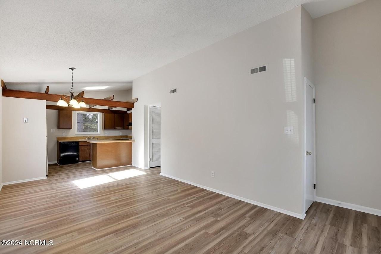 113 Village Cir - Photo 5 of 22