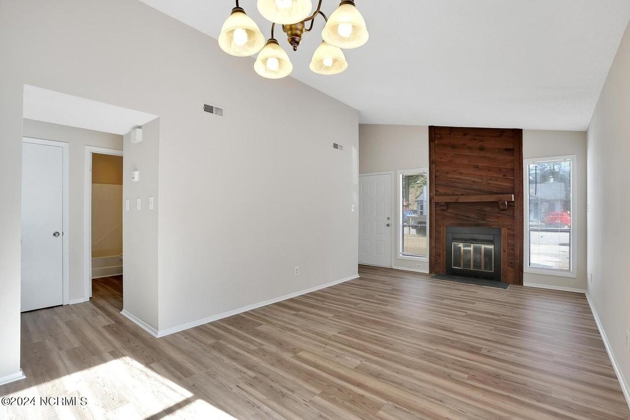 113 Village Cir - Photo 7 of 22