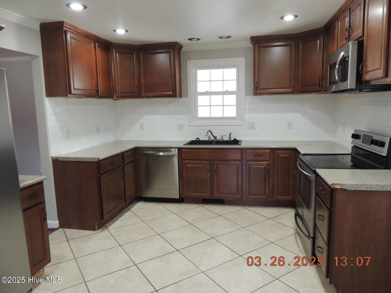 1403 Clifton Rd - Photo 5 of 22