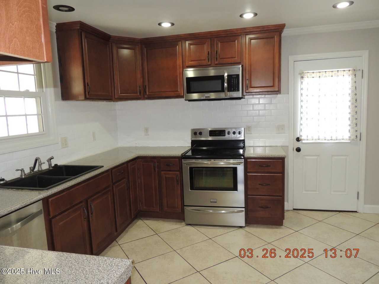 1403 Clifton Rd - Photo 6 of 22