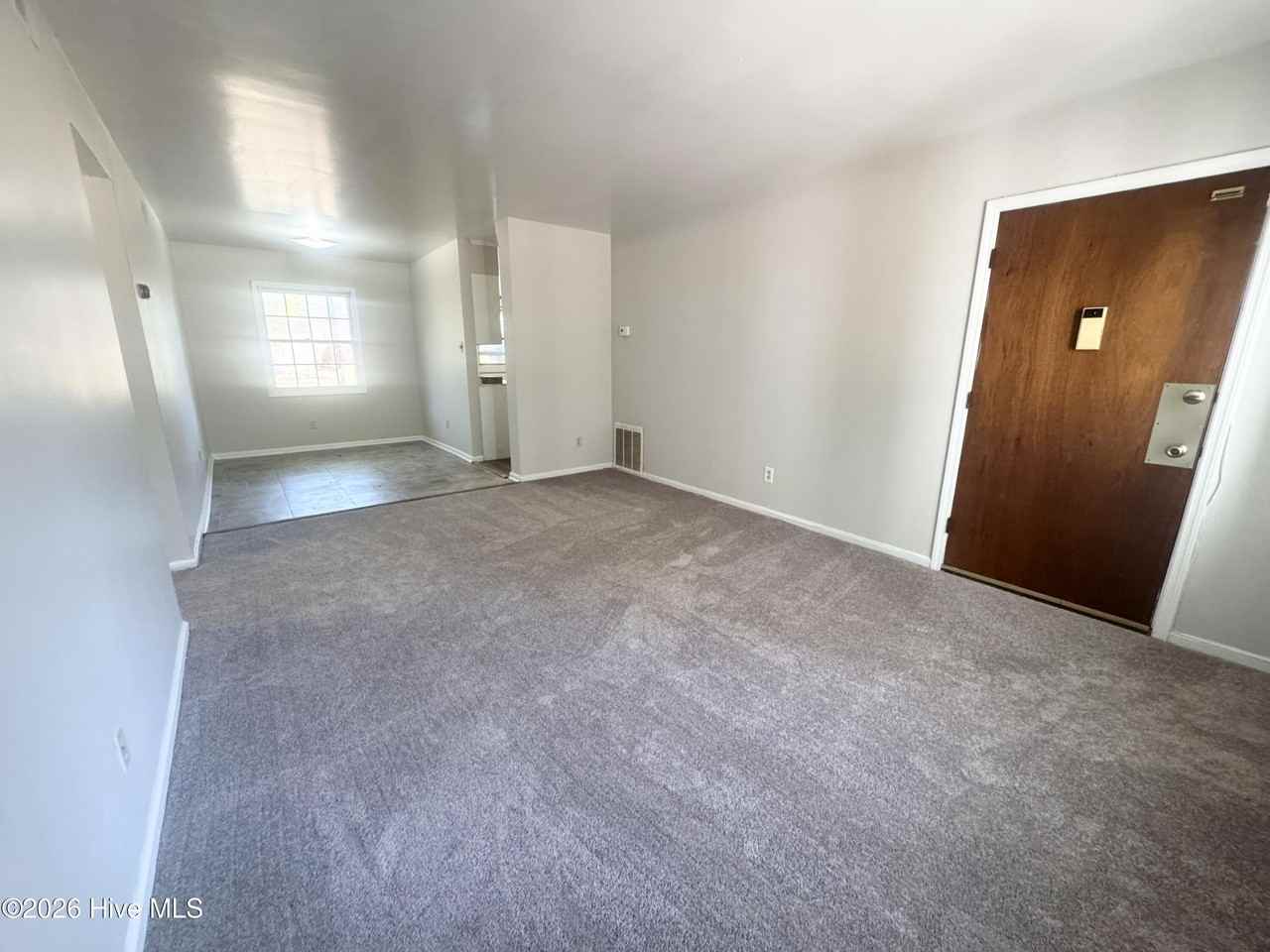 1108 Weeks St Apt B - Photo 2 of 8