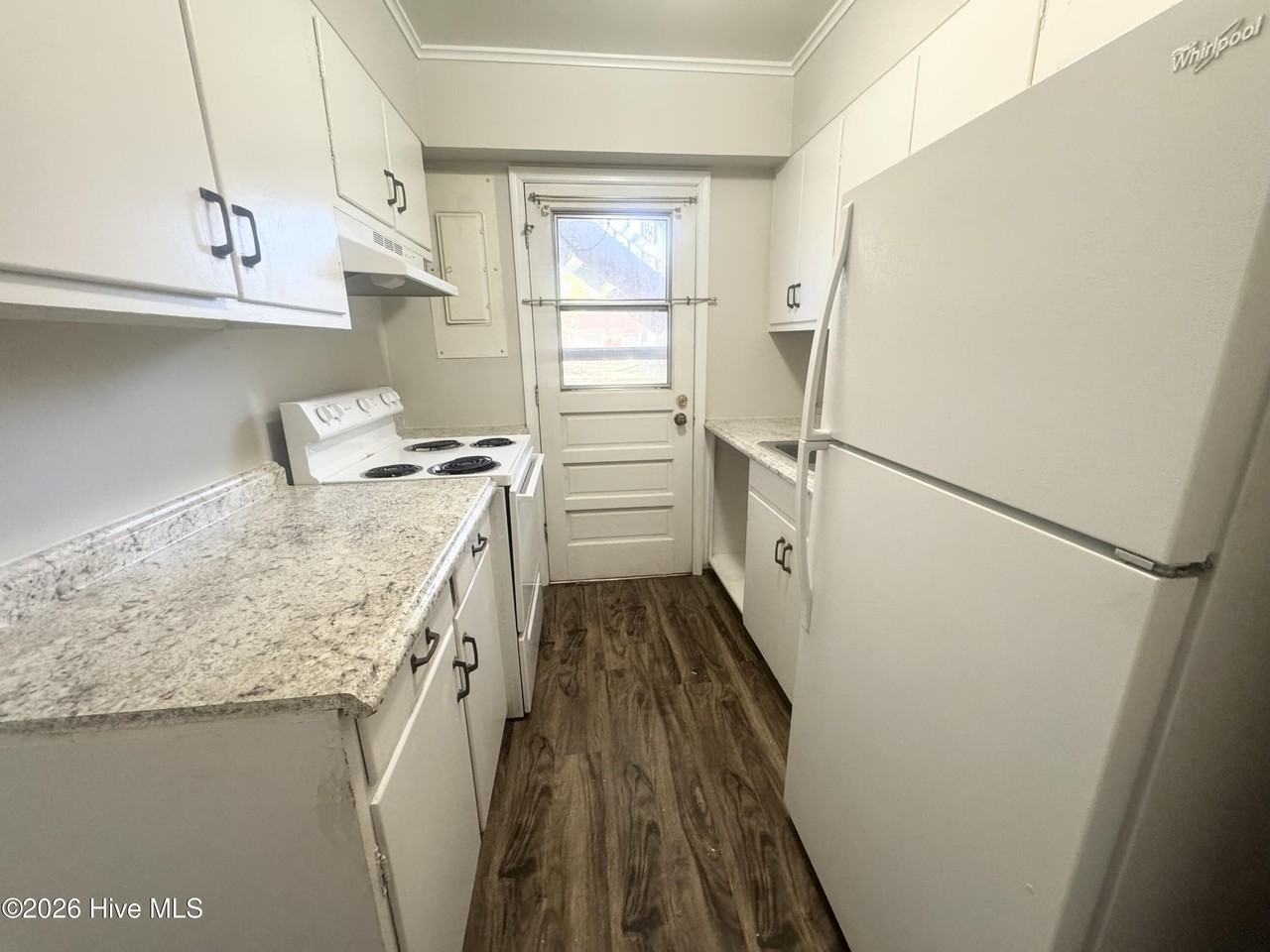 1108 Weeks St Apt B - Photo 3 of 8