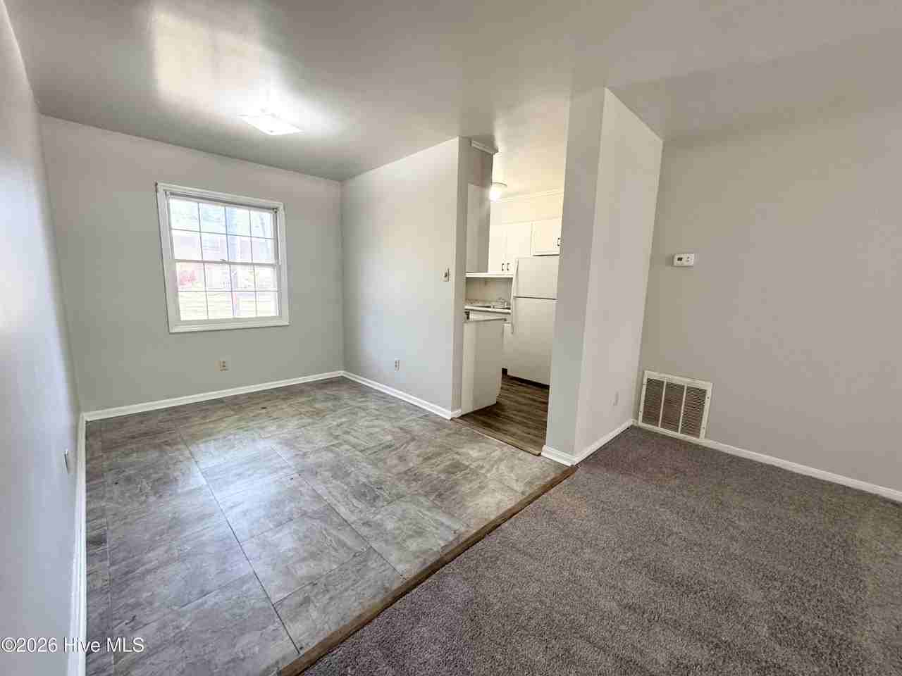 1108 Weeks St Apt B - Photo 4 of 8