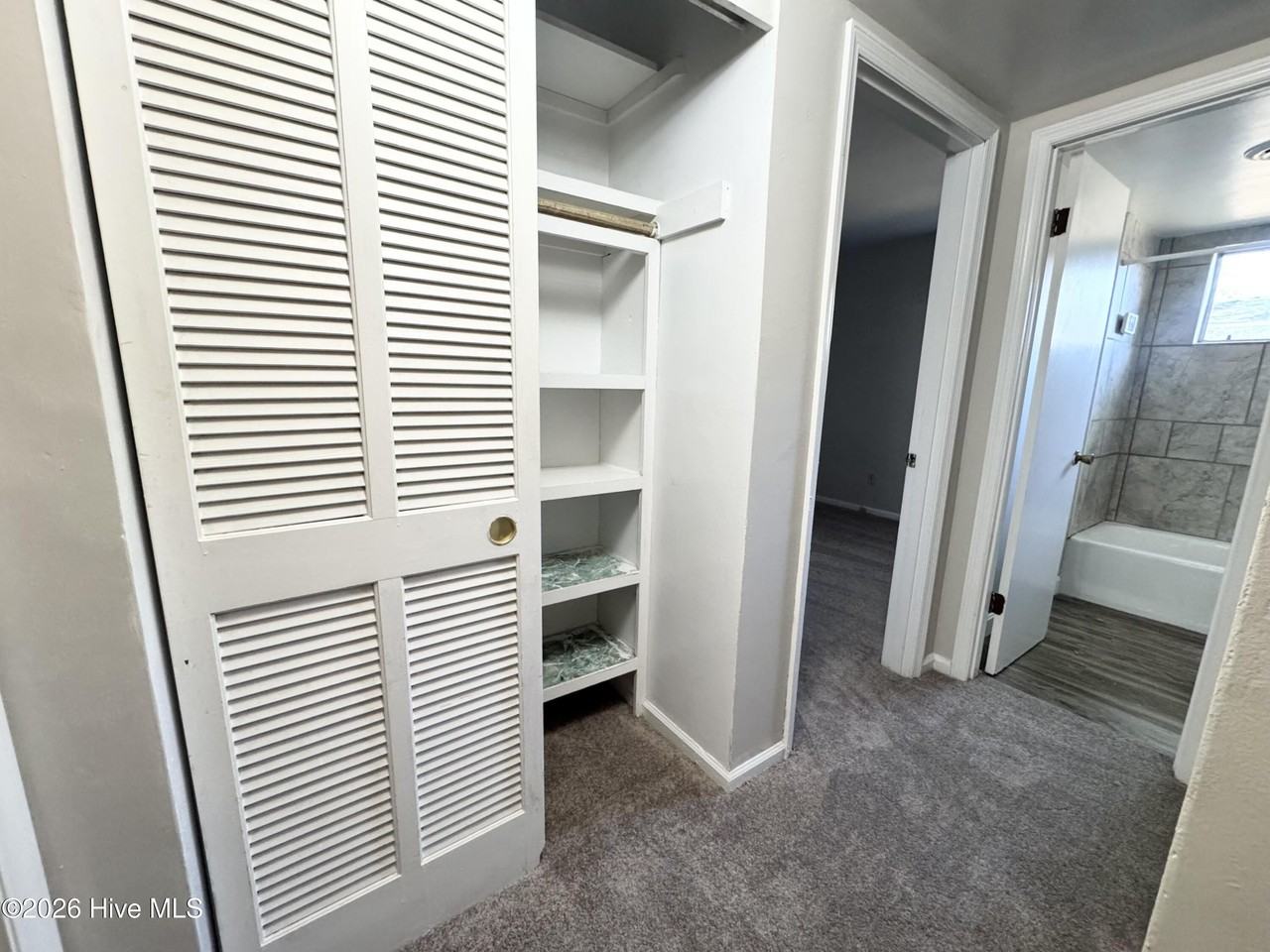 1108 Weeks St Apt B - Photo 5 of 8