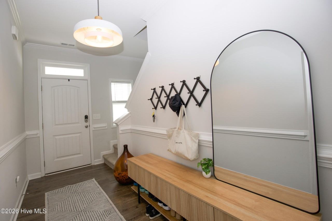 1100 Camellia Dr - Photo 4 of 50