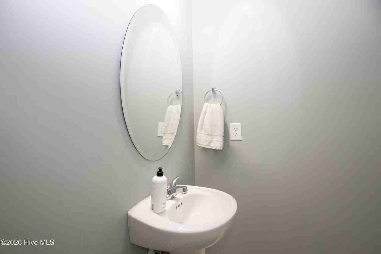 1100 Camellia Dr - Photo 6 of 50