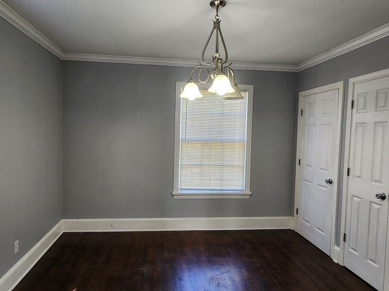 215 E Washington St - Photo 4 of 10