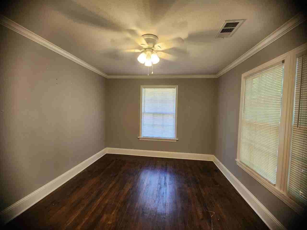 215 E Washington St - Photo 6 of 10