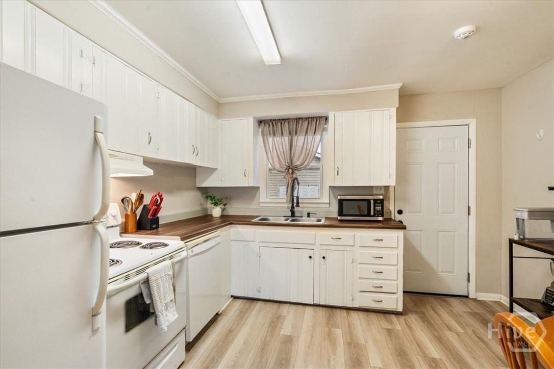 325 Manor Dr - Photo 5 of 18