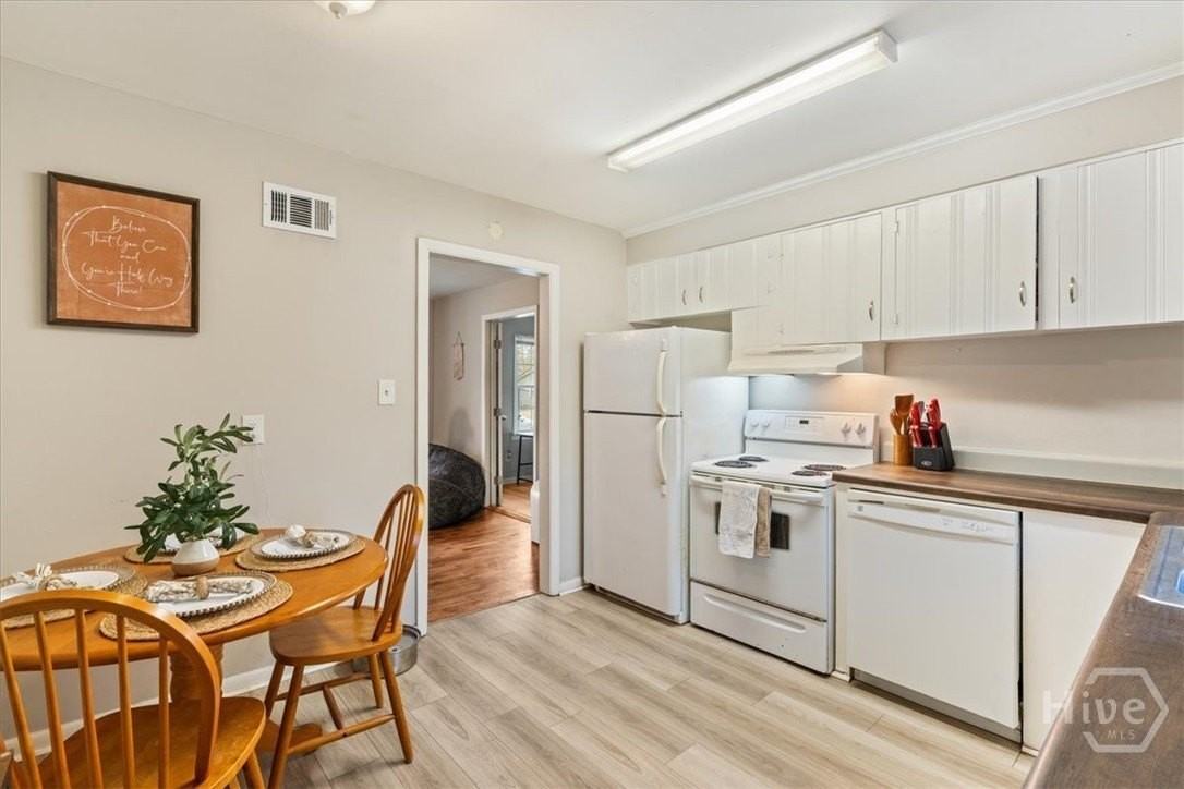 325 Manor Dr - Photo 6 of 18