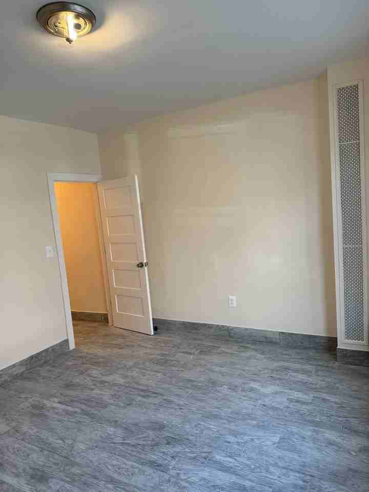 2311 Crotona Ave - Photo 4 of 5