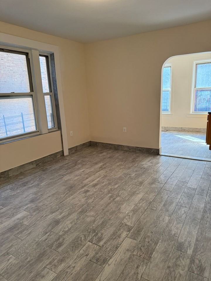 2311 Crotona Ave - Photo 2 of 5