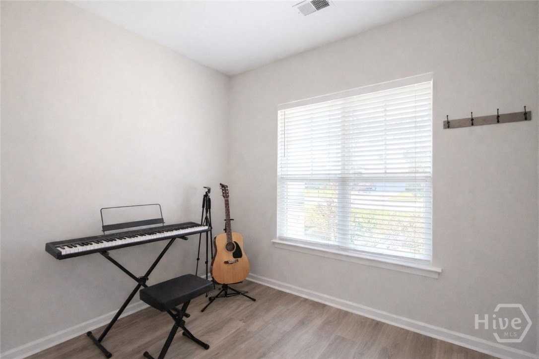 71 Club House Dr - Photo 4 of 18