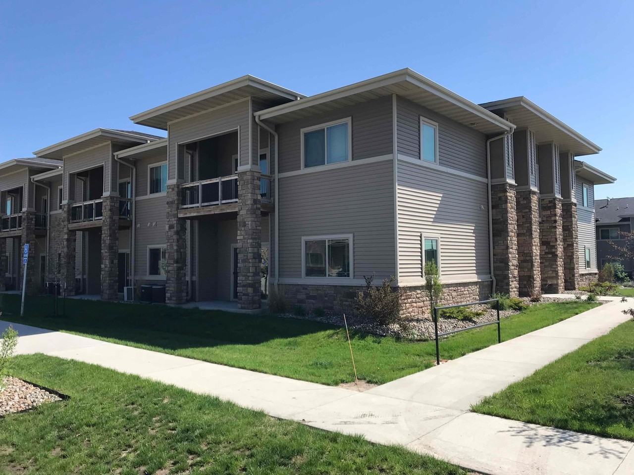 2810 Bobcat Dr - Photo 2 of 16