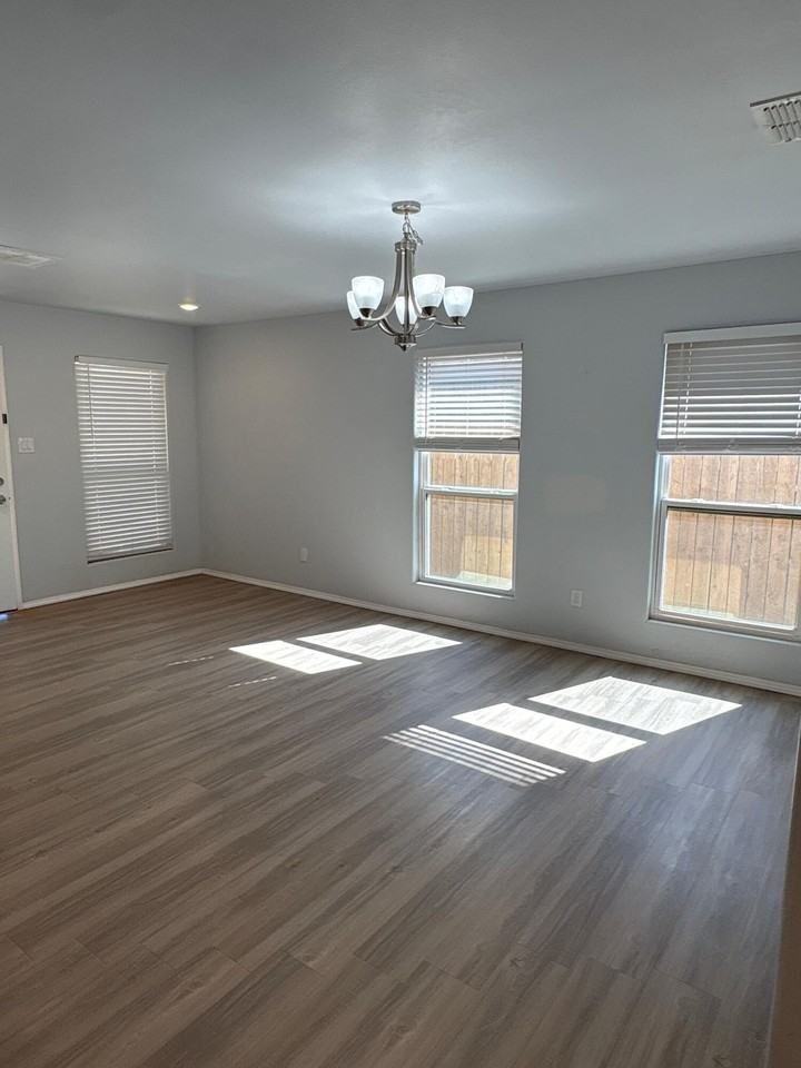 5515 Kemper St Apt A - Photo 3 of 13