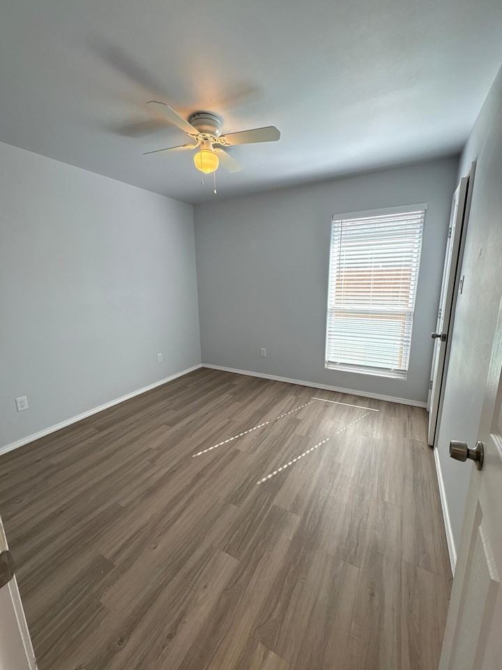 5515 Kemper St Apt A - Photo 7 of 13