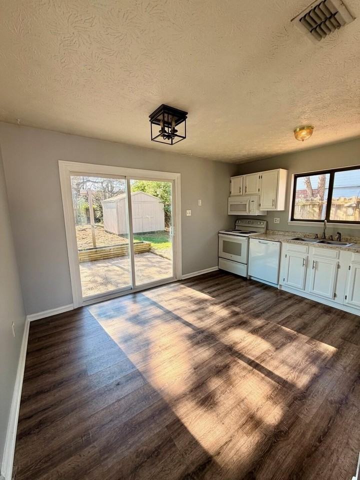 3416 Woodspring Dr - Photo 4 of 14