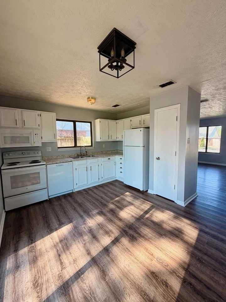 3416 Woodspring Dr - Photo 5 of 14