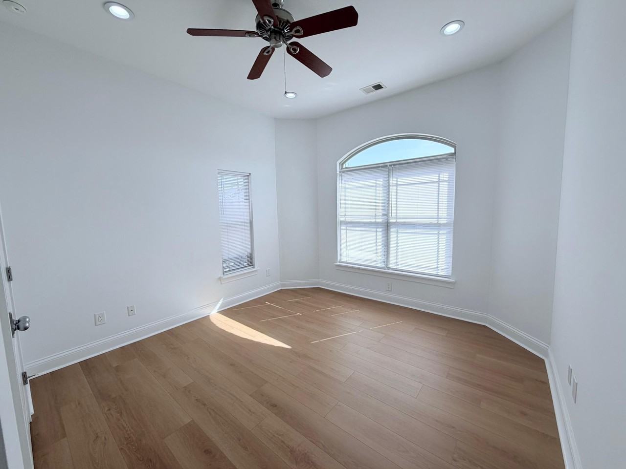 502 Regency Cir - Photo 4 of 24