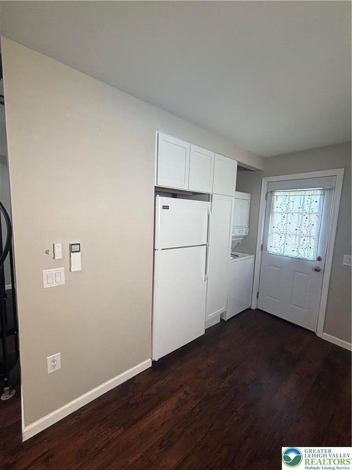 22 Newport Ave - Photo 5 of 13