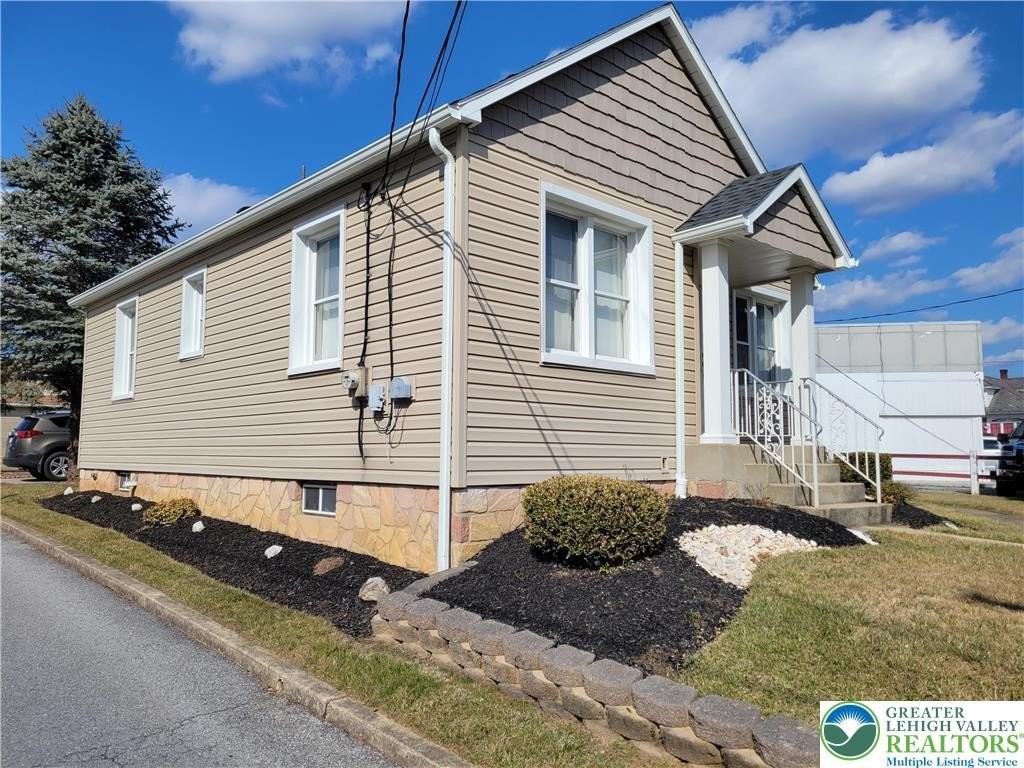 712 Chestnut St - Photo 2 of 32