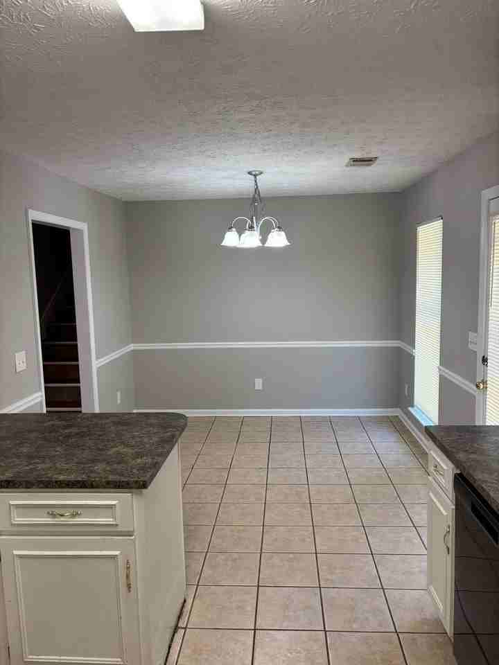 1447 Kings Mountain Rd - Photo 3 of 20