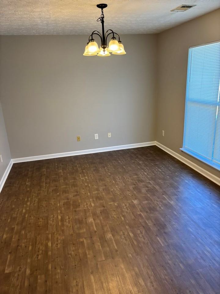 1447 Kings Mountain Rd - Photo 6 of 20