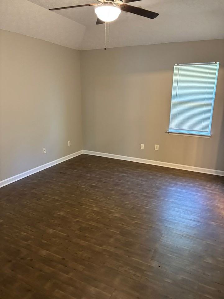 1447 Kings Mountain Rd - Photo 7 of 20