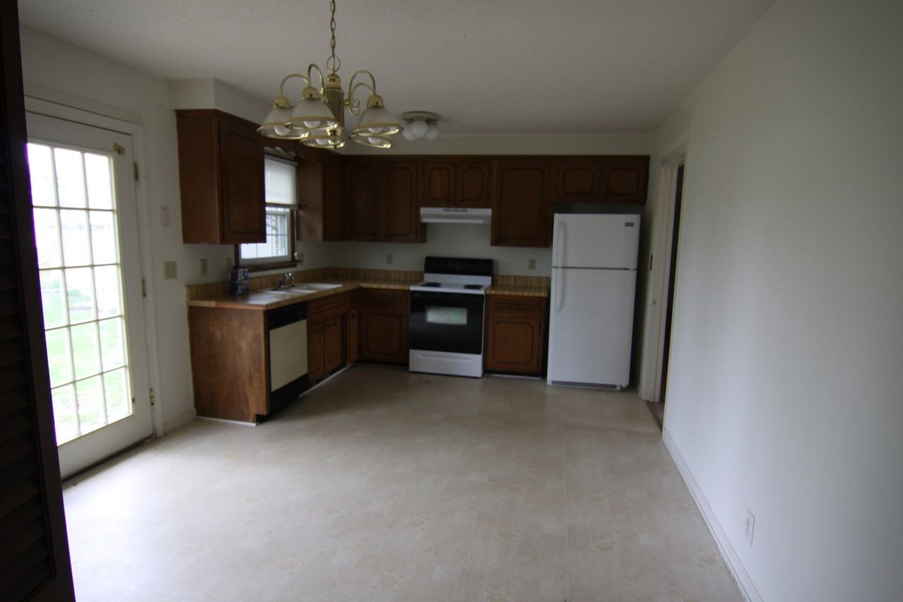 397 Elaine Dr - Photo 6 of 23