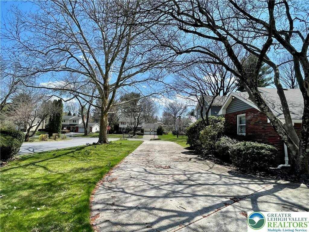 1331 Armstrong Rd - Photo 5 of 47