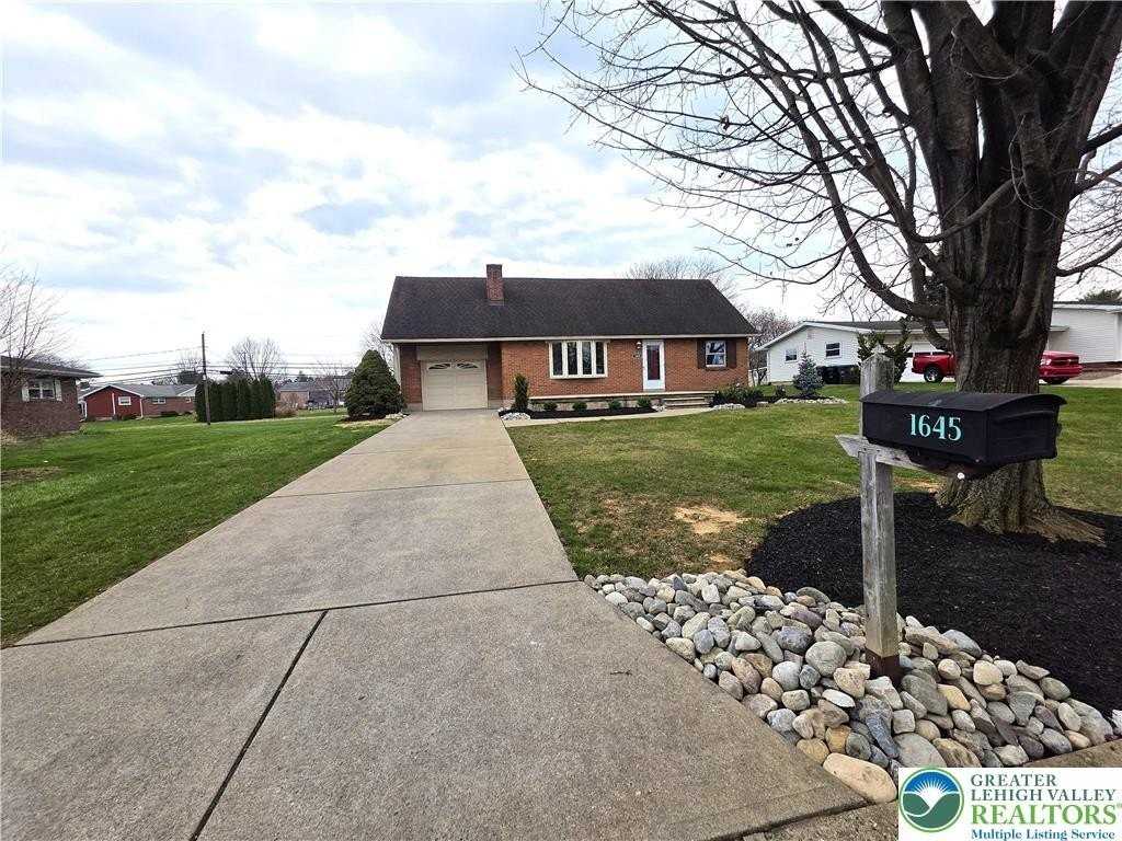 1645 Mark Twain Cir - Photo 2 of 28