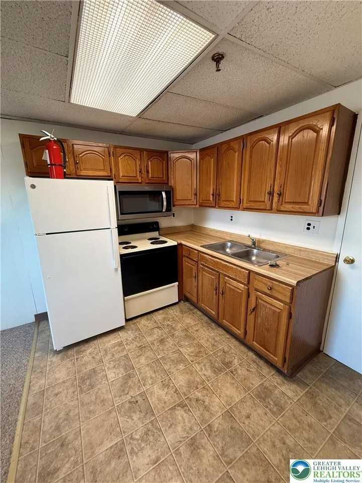 4 Belvidere St Apt 302 - Photo 4 of 9