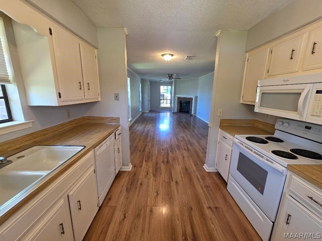 5978 Carmel Dr - Photo 3 of 7