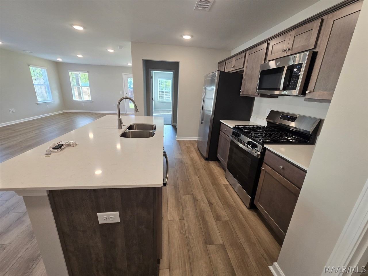 374 Kohn Dr - Photo 5 of 21