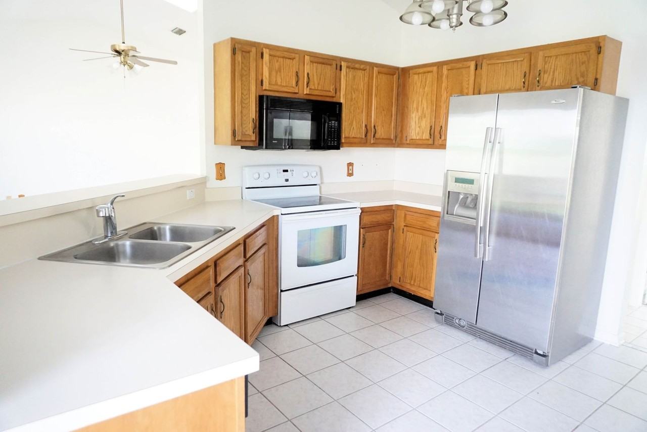 3915 Station Ct S - Photo 4 of 12