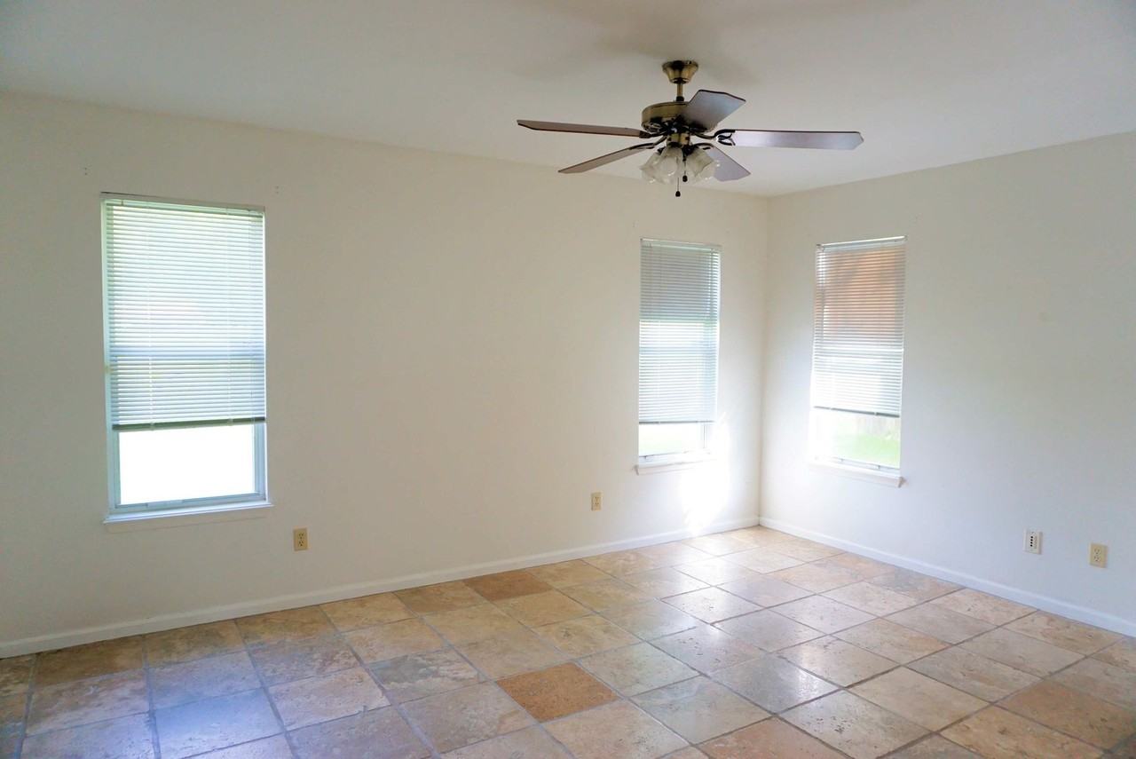 3915 Station Ct S - Photo 6 of 12