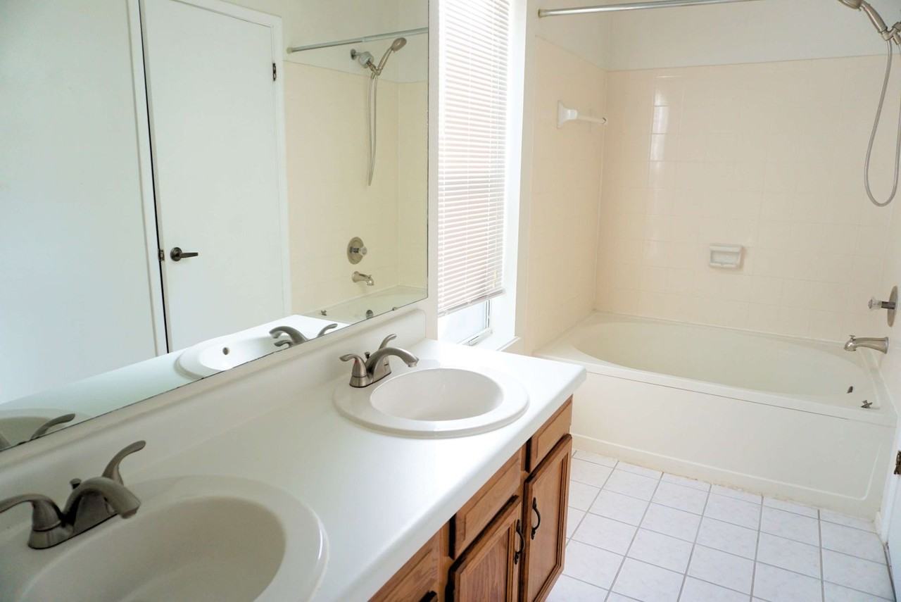 3915 Station Ct S - Photo 7 of 12