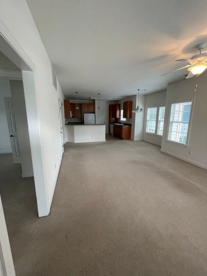 605 Viccars Ln - Photo 3 of 14