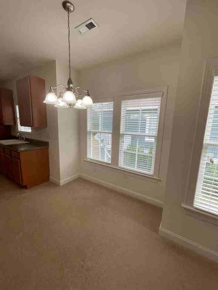 605 Viccars Ln - Photo 4 of 14