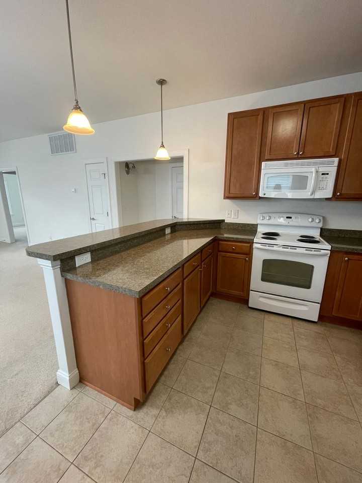 605 Viccars Ln - Photo 7 of 14